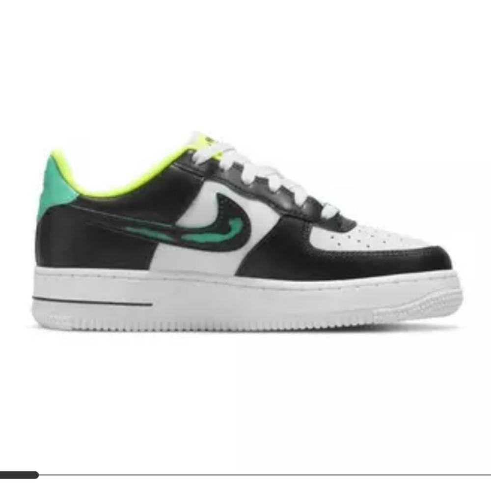 Nike Air Force 1 LV8